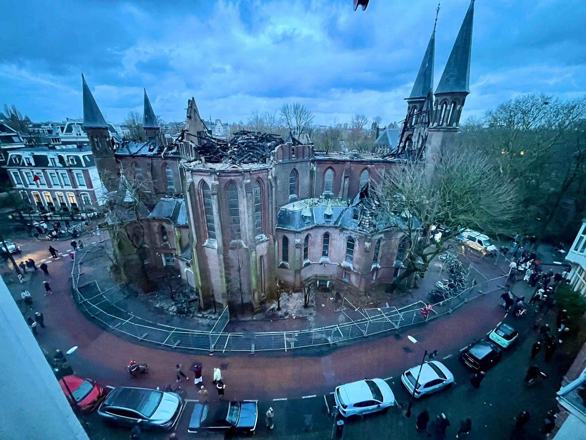 Help mee om de “Notre-Dame van Amsterdam” weer op te bouwen